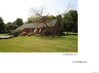 98 Canfield Rd, Pittsford, NY 14534