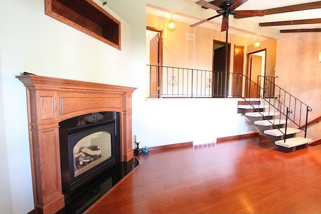 Fireplace and living room 