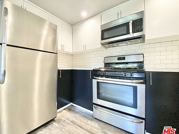3rd image of 534 N Los Robles Ave #5A