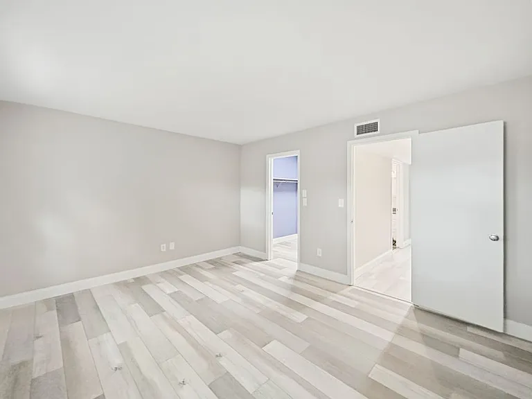 1140 Rue Des Rois #1140 — Photo 12