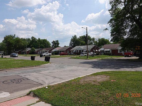 3rd image of 18651 & 18653 Kelly Rd