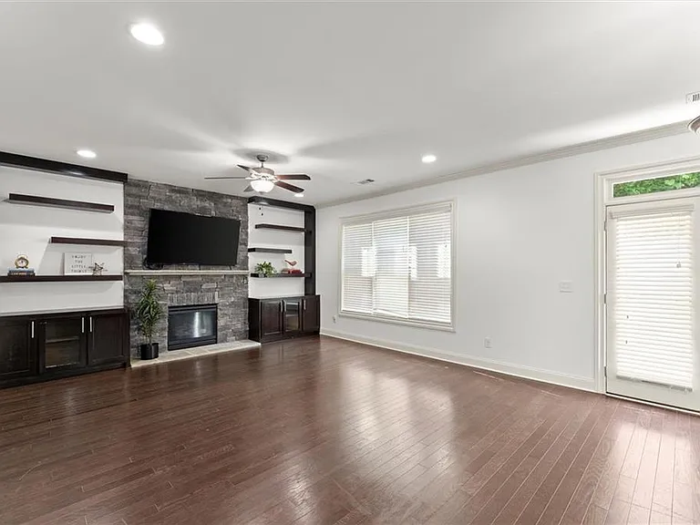 2770 Prado Ln — Photo 14