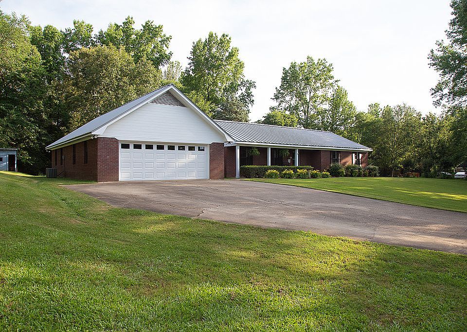 1st image of 902 Cedarbrook Dr