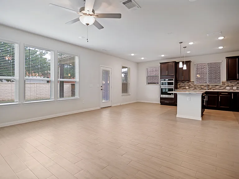 9927 Bates St — Photo 3
