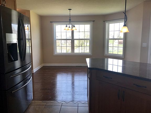 4th image of 206 S Rushmore Dr