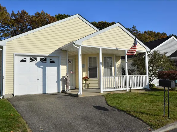 5112 Village Circle #5112, Manorville, NY 11949