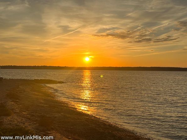 311 E Chop Dr, Oak Bluffs, MA 02557