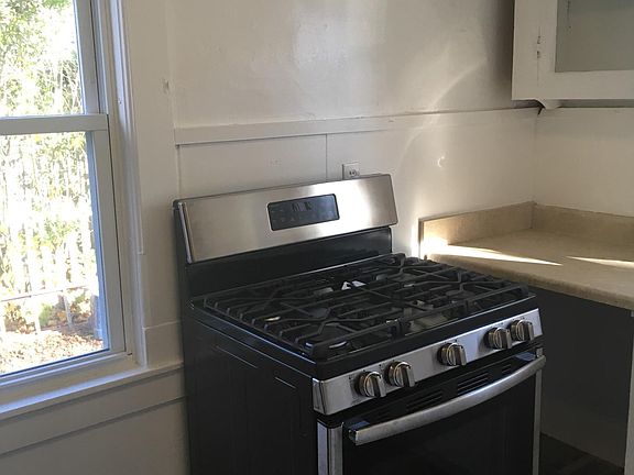 4th image of 153 Willard Ave