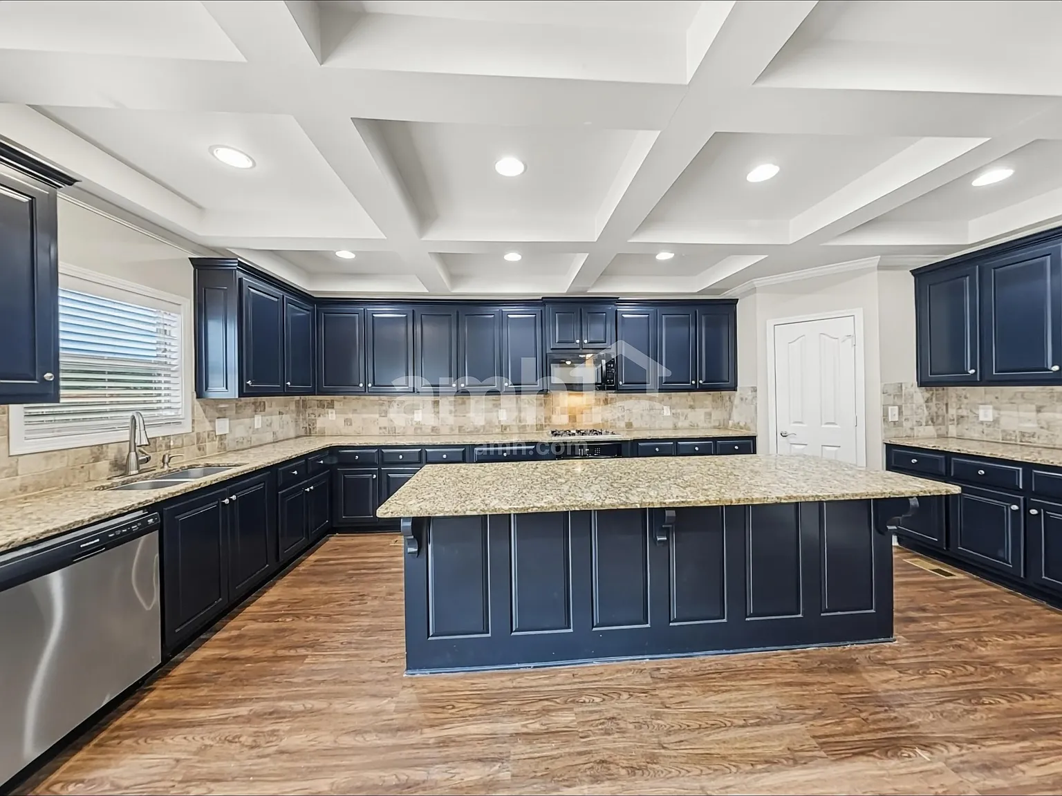 5 bed, 4.0 bath, 3239 sqft, $3,055 — Photo 4