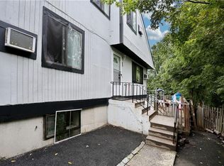 14 Wolfe Dr, Spring Valley, NY 10977