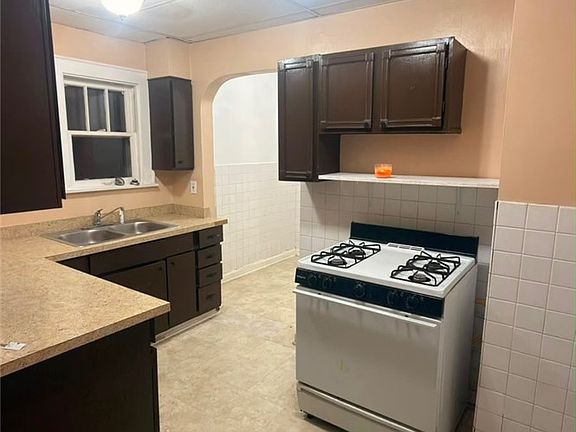 5th image of 1375 Marcy St