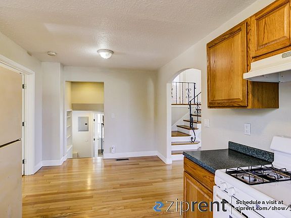 3rd image of 126 Knoll Cir