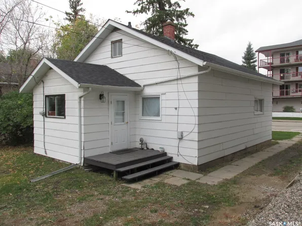221 1st Street E, Nipawin, SK S0E 1E0