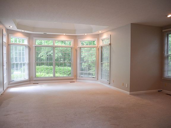 4th image of 854 Aylesbury Dr