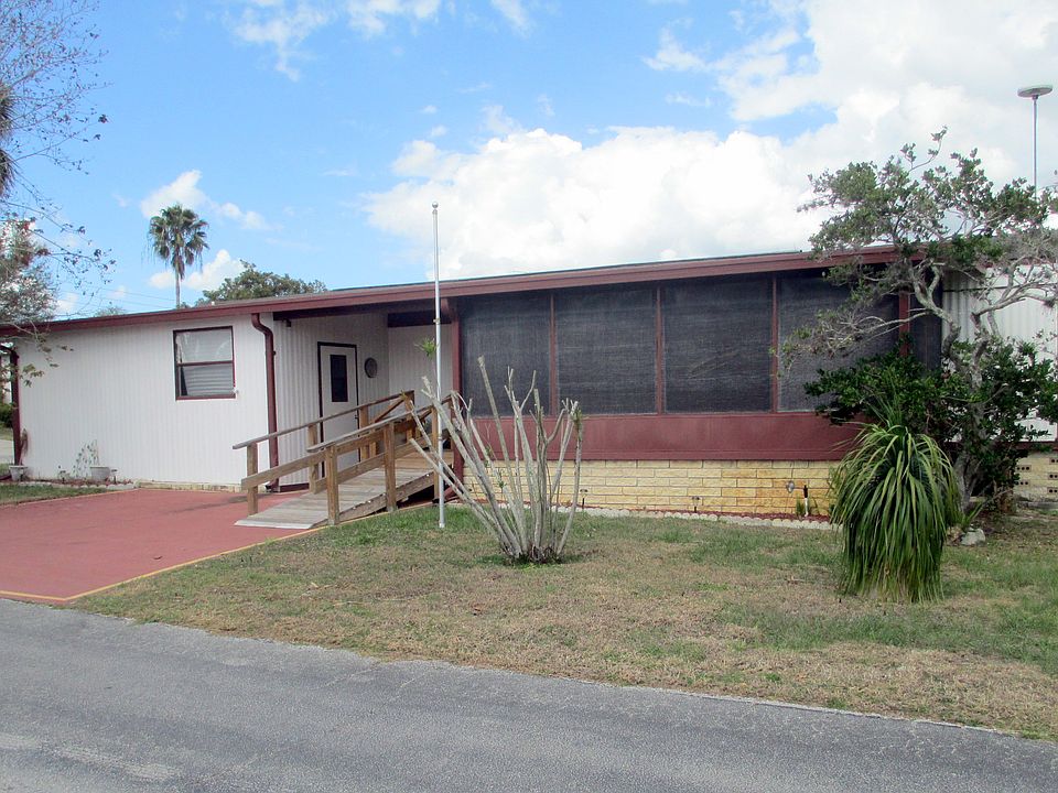 1st image of 2 Clubhouse Dr