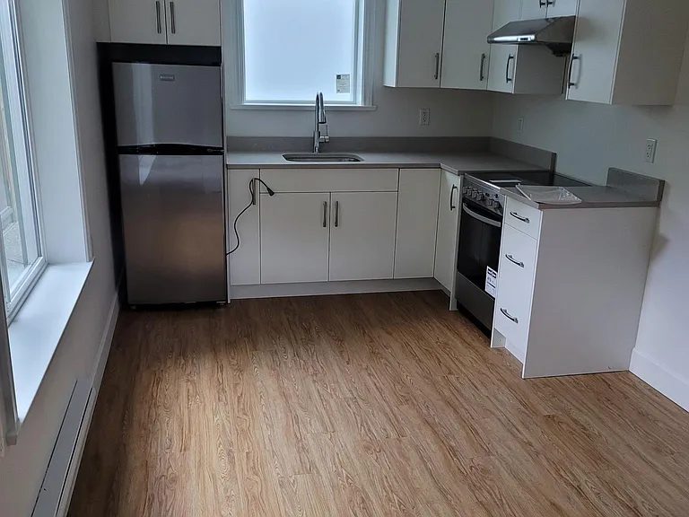 W 16th Ave — Photo 1