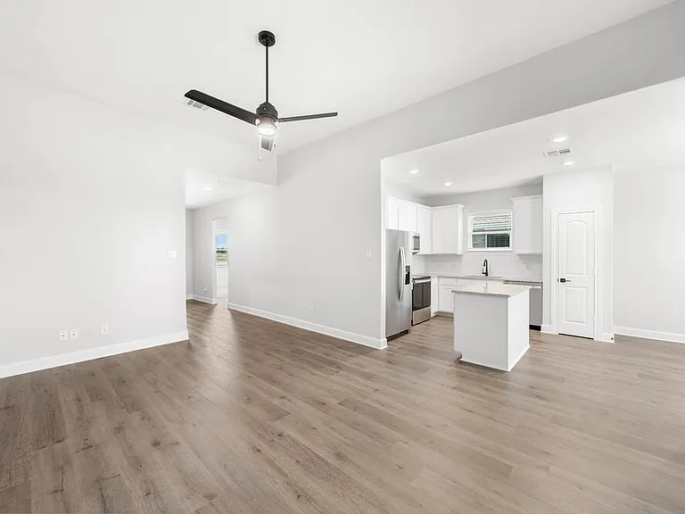 345 Magnolia Blvd — Photo 8