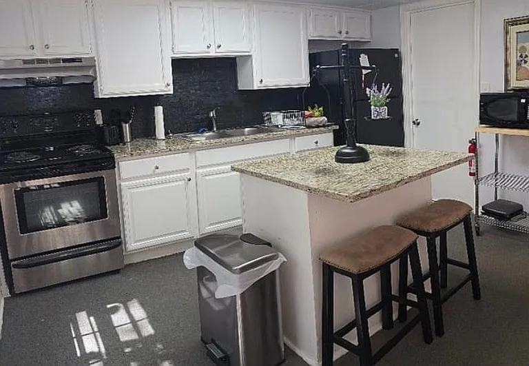 1152 Arlington Pkwy NE #B — Photo 3