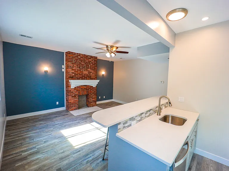 2102 Broadway Ave #1 — Photo 4