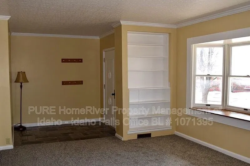 3 bed, 1.0 bath, 1400 sqft, $1,450 — Photo 2