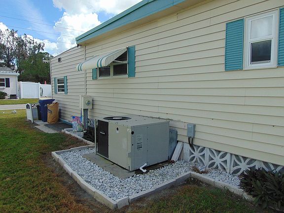 5th image of 226 Flamboyant St