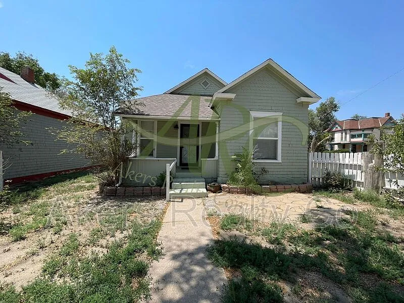 2 bed, 1.0 bath, 972 sqft, $1,295 — Photo 2