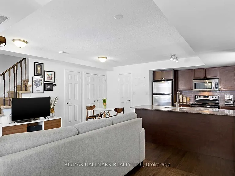 11 Ruttan St #122 — Photo 10