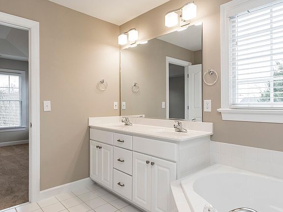 2nd image of 500 Fieldstone Ct