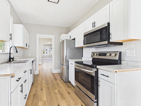 4th image of 340 W 5th St