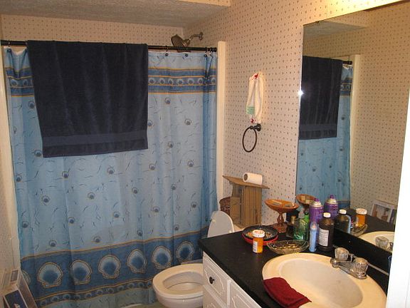 4th image of 32 Sommerset Dr