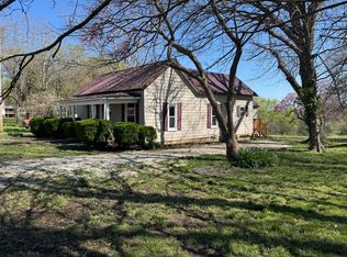 411 Maple St, Greenfield, MO 65661
