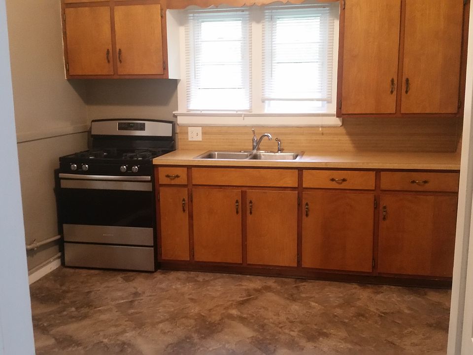 1st image of 1129 Davis Ave NW