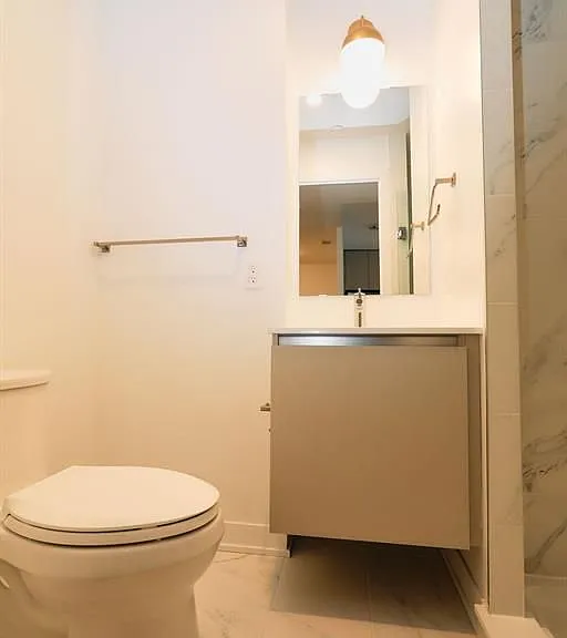 395 Dundas St W #822 — Photo 31