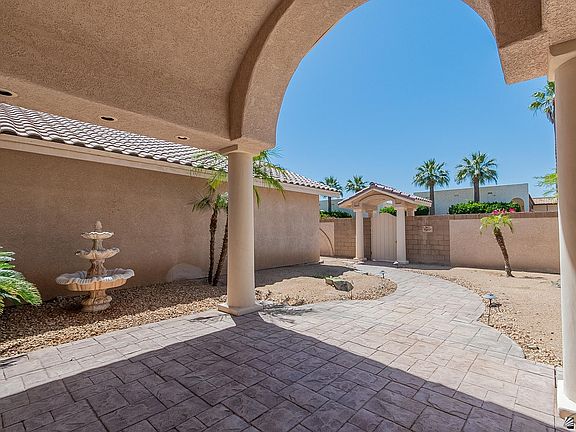 4th image of 742 E Country Club Dr