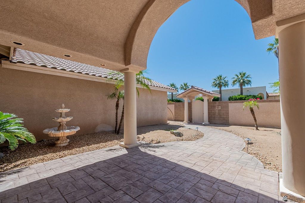742 E Country Club Dr, Yuma, AZ - View 4