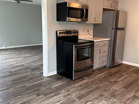 3rd image of 702 Sunset Ave