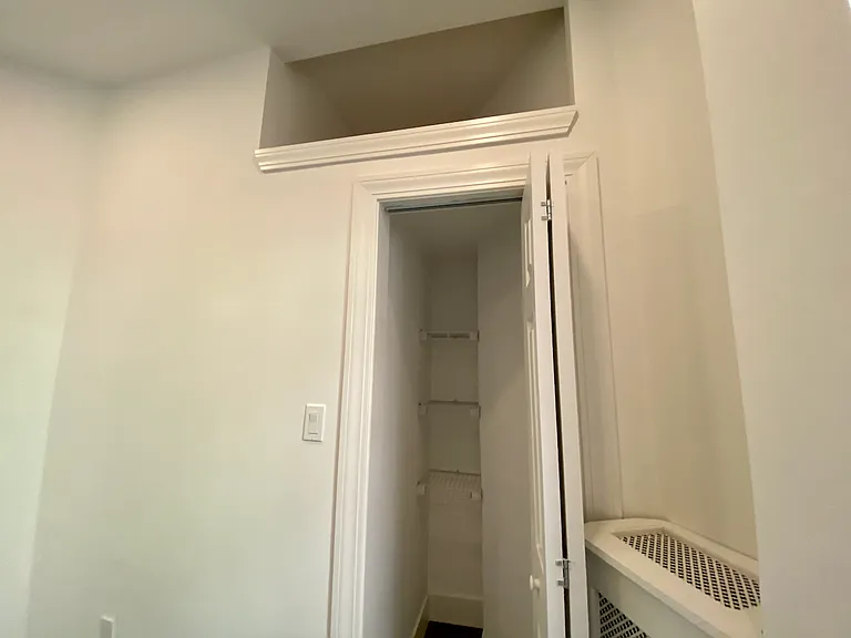 31 Temple St #2F — Photo 10