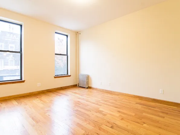 178 Nassau Avenue image 4 of 9