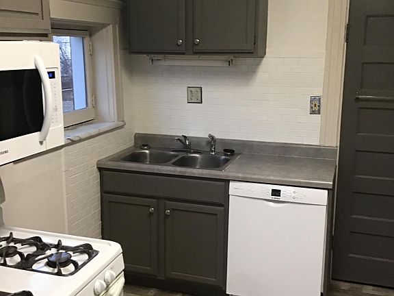 4th image of 465 Laurel St #Upstairs