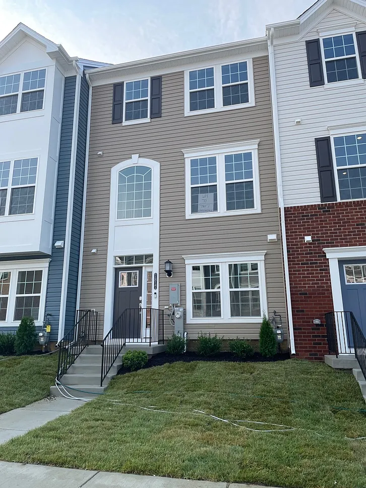 3 bed, 1700 sqft, $3,000 — Photo 1