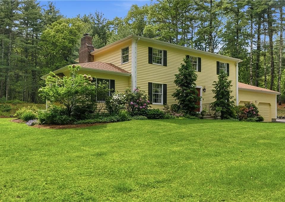 1st image of 40 White Pine Dr