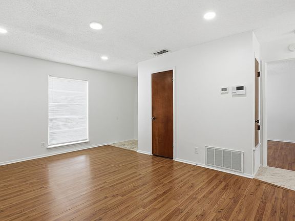 5th image of 4911 Arbor Ridge Dr