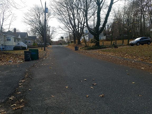4th image of 34 Brookhaven Dr