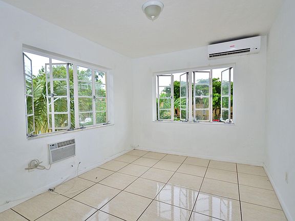 4th image of 8330 Crespi Blvd #160