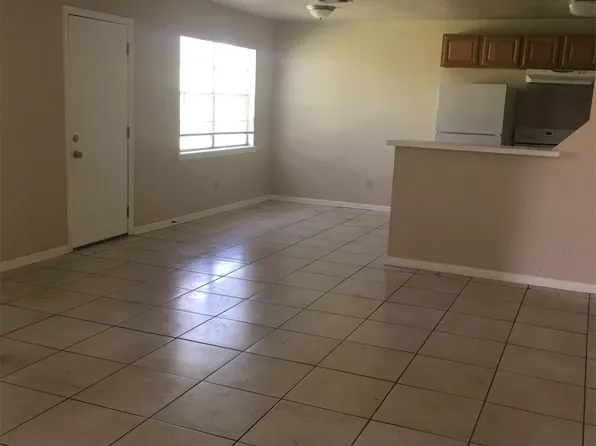 19 Parkland St, Bridge City, TX 77611