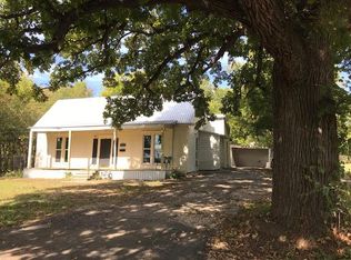 411 E 5th St, Bonham, TX 75418
