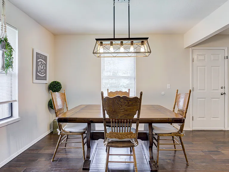 2109 S August St — Photo 14