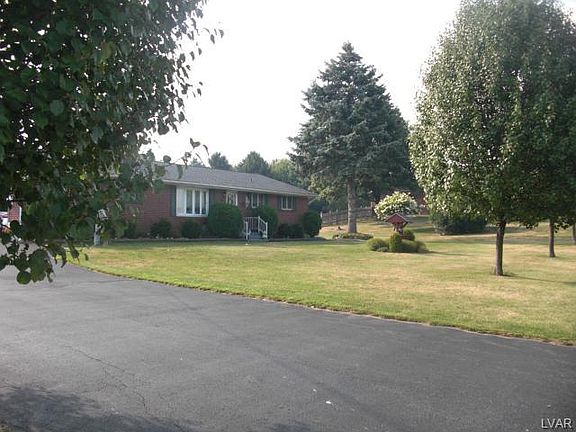 3rd image of 379 S Hokendauqua Dr