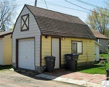 1 car garage with extra storage
