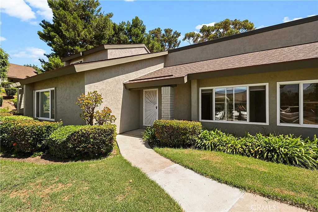3 bed, 1.5 bath, 1262 sqft, $3,500 — Photo 1